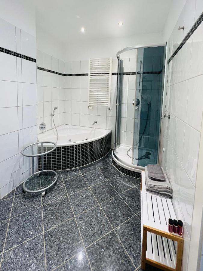Grosses Und Helles Innenstadt Apartment - Ferienwohnung Bad Homburg vor der Höhe Exteriör bild